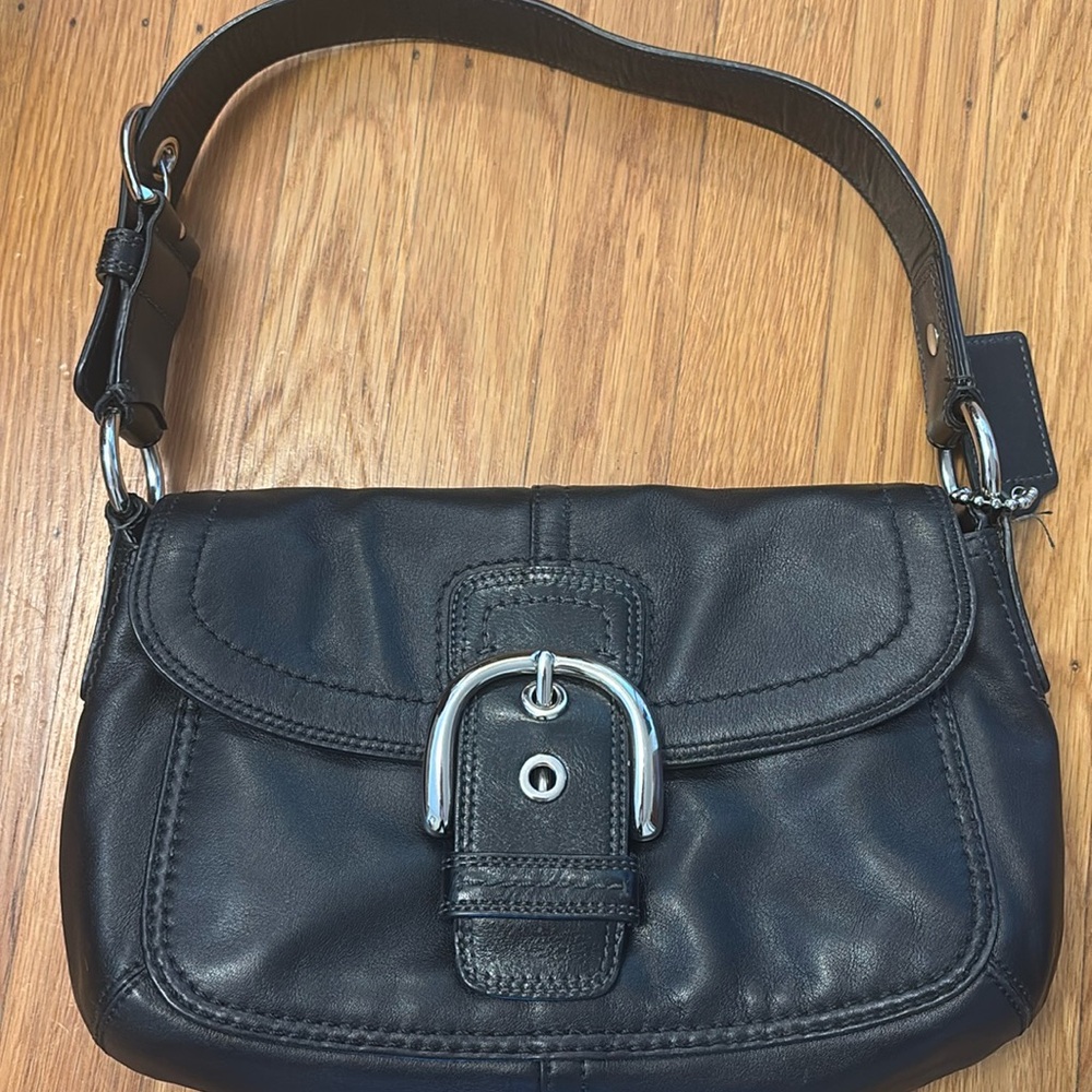 COACH black leather soho shoulder bag. F1072-F13105